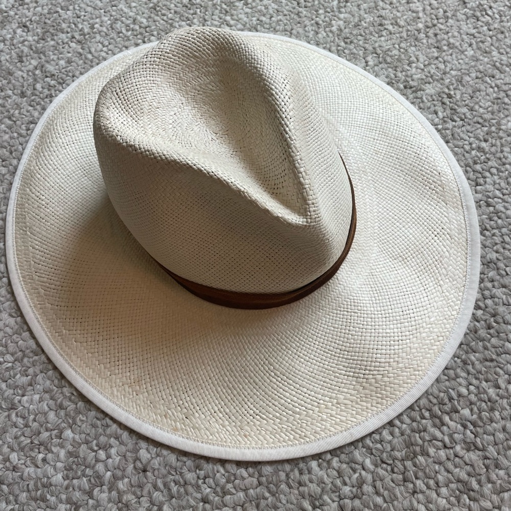 Janessa Leone Packable hat Size Small